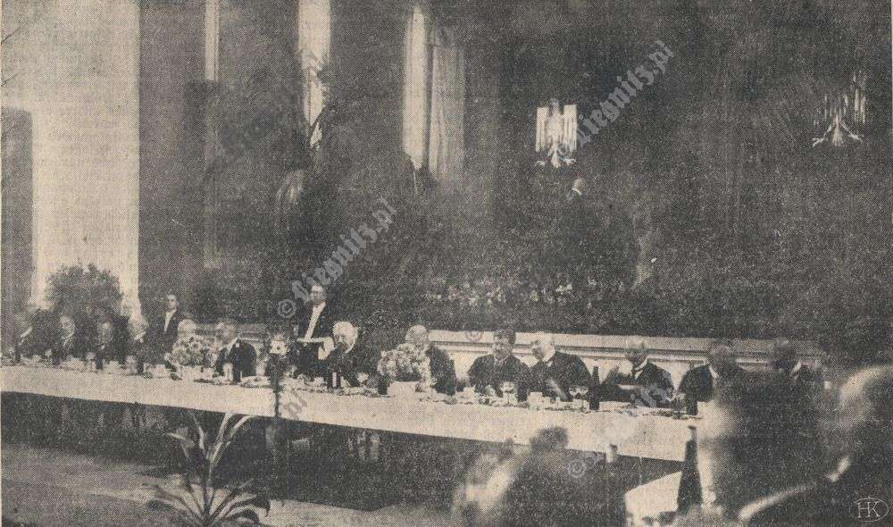 Prezydent Hindenburg w czasie oficjalnego spotkania z władzami Legnicy w Domu Strzeleckim. Fot. Willy Wolf